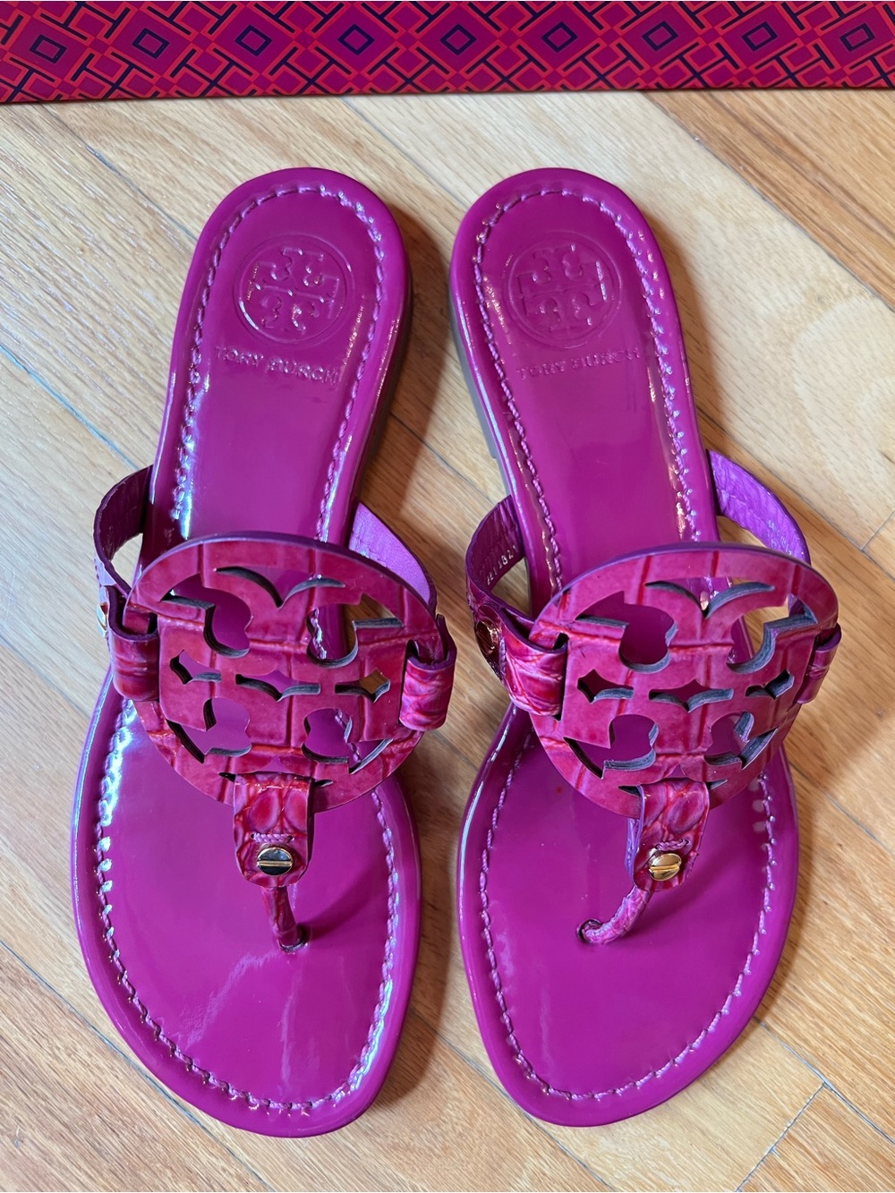 Tory Burch Party Fuchsia Croc Embossed Patent Leather Miller Sandals in - Picture 5 of 16
